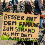 12.07.2020 Fahrraddemo in Oldenburg. Die Demo führte u.a. über die "Nordtangente", einem Autobahnähnlichen Teil des Autobahnrings. ** 07/12/2020 Bicycle demo in Oldenburg. The demo included over the "Nordtangente", a part of the motorway ring similar to a motorway.
