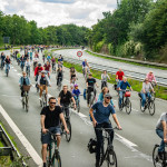 12.07.2020 Fahrraddemo in Oldenburg. Die Demo führte u.a. über die "Nordtangente", einem Autobahnähnlichen Teil des Autobahnrings. ** 07/12/2020 Bicycle demo in Oldenburg. The demo included over the "Nordtangente", a part of the motorway ring similar to a motorway.